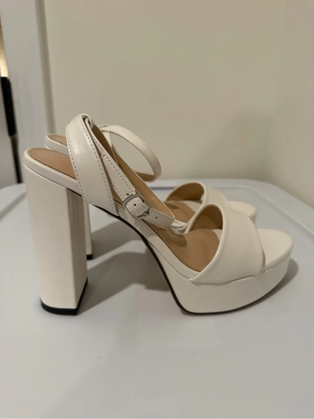 N/A elegant cream